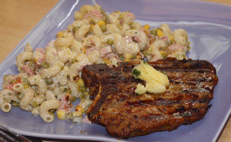 Nudelsalat - sehr beliebt als Beilage zu BBQ