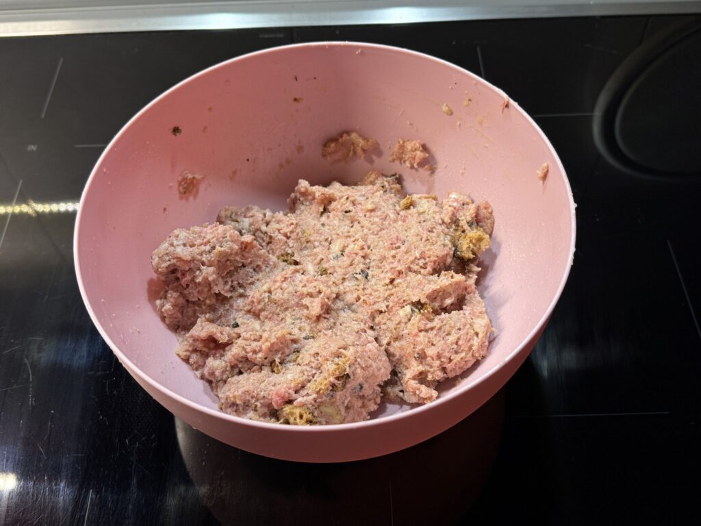 Hackfleischmasse für Frikadellen und gefüllte Paprika