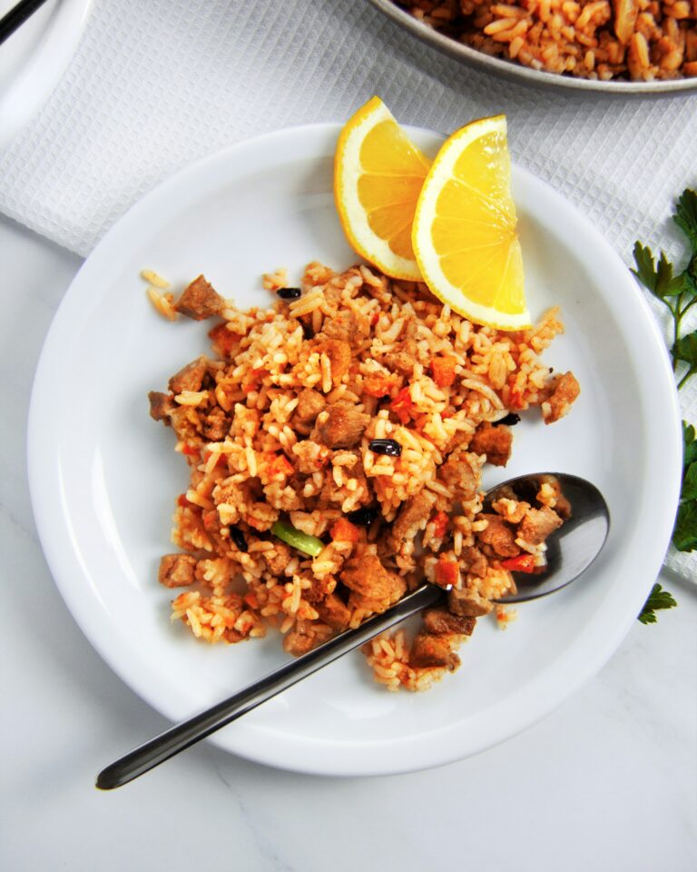 One‑Pot Paprika‑Reis mit Räuchertofu