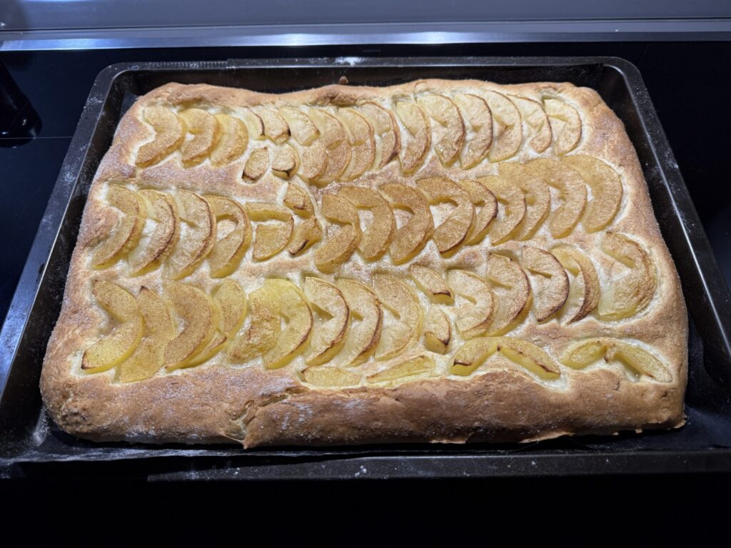 Nussstriezel – locker & saftig 4 Apfelkuchen vom Blech