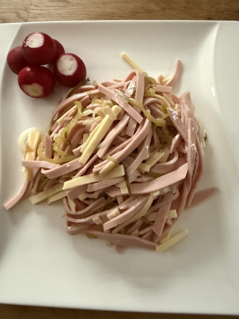 Wurstsalat schweizer Art - mit Gewürzgurken