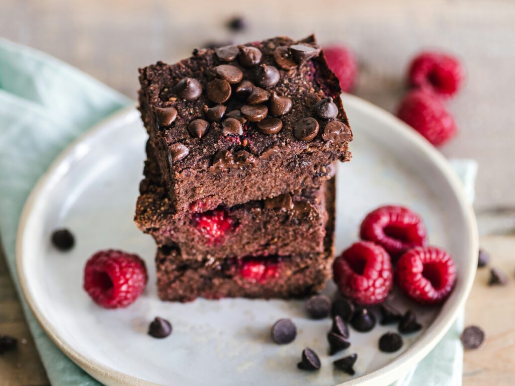 Extra saftige Brownies mit Zartbitterschokolade, Kakao und einem feinen Schuss Baileys Irish Cream – perfekt für alle Schokoladenfans.