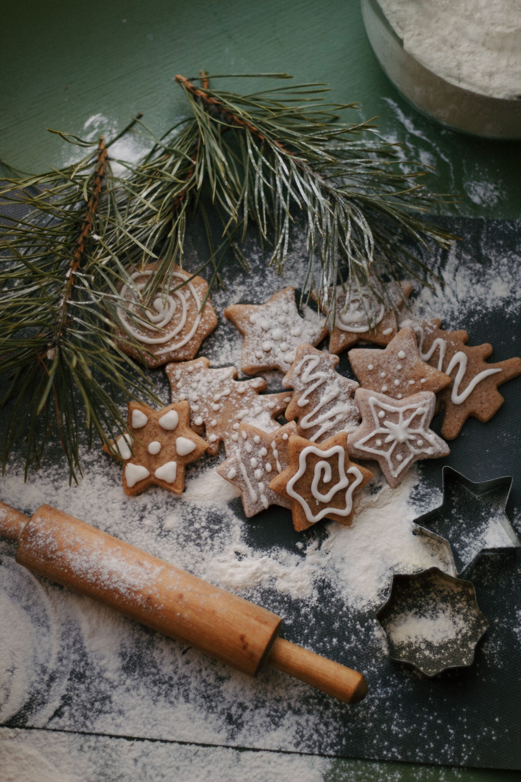 Wann sollte man Weihnachtsplätzchen backen? Erfahre, welche Plätzchen du schon im November backen kannst und welche besser frisch vor Weihnachten auf den Tisch kommen.
